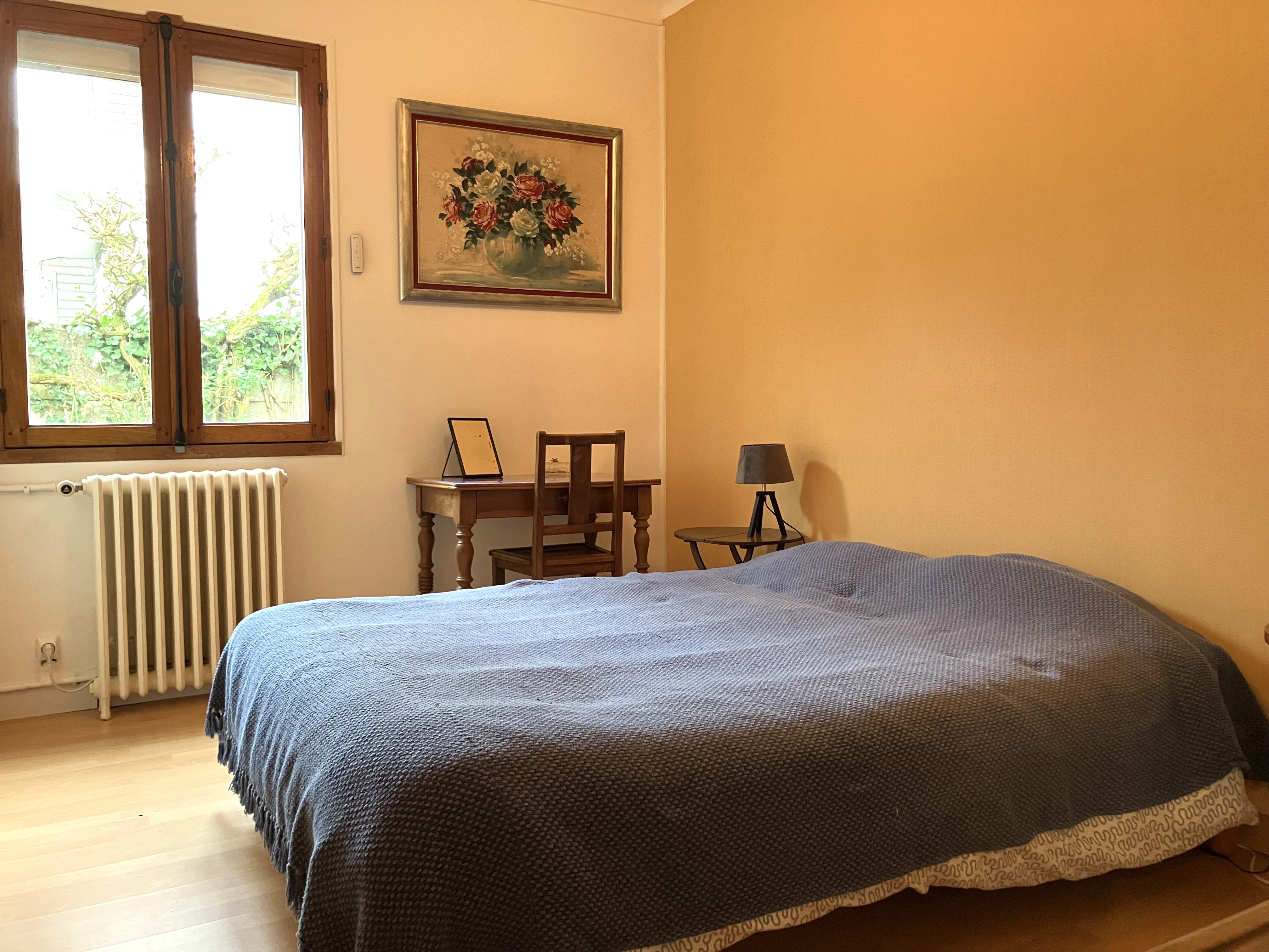 Bedroom with double bed (140cm)