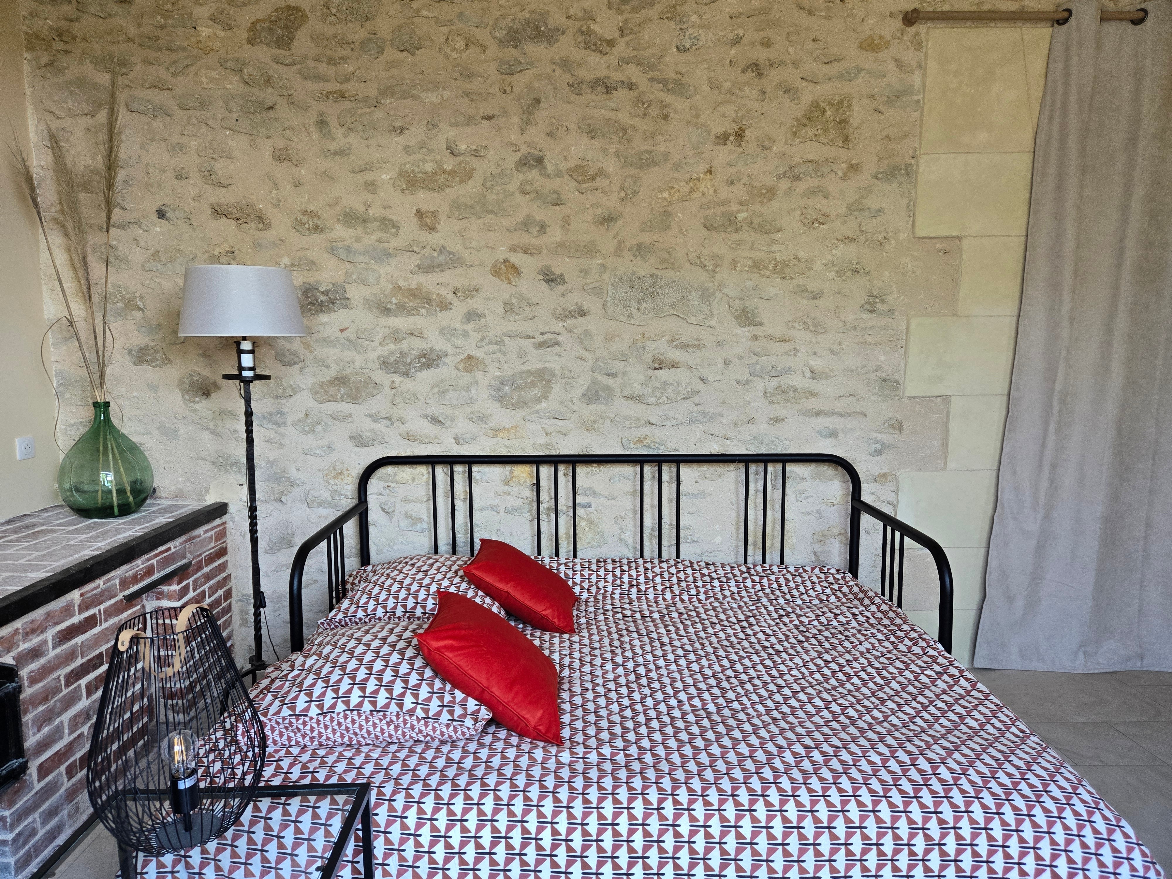 Le salon-chambre indépendant de la VILLA Merci en Gironde
