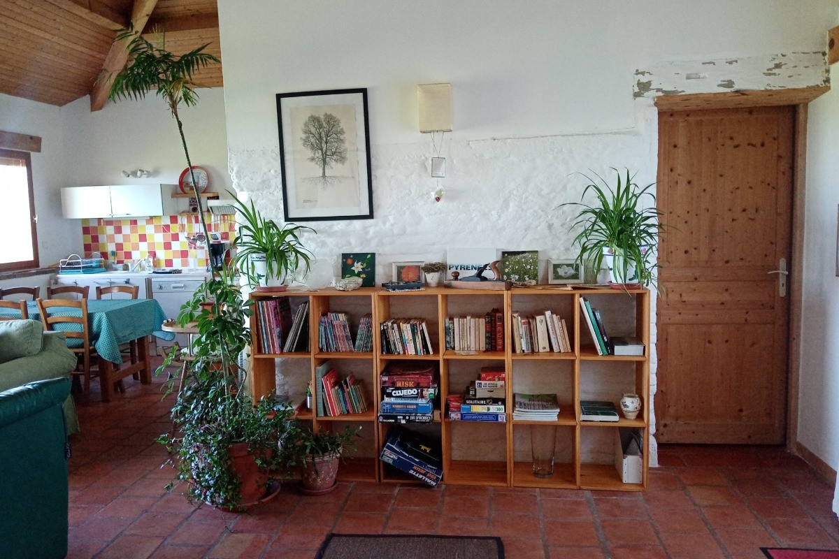 Le mur gauche de l'entrée