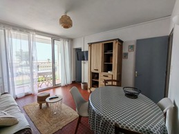 Pièce de vie (vue depuis la cuisine)