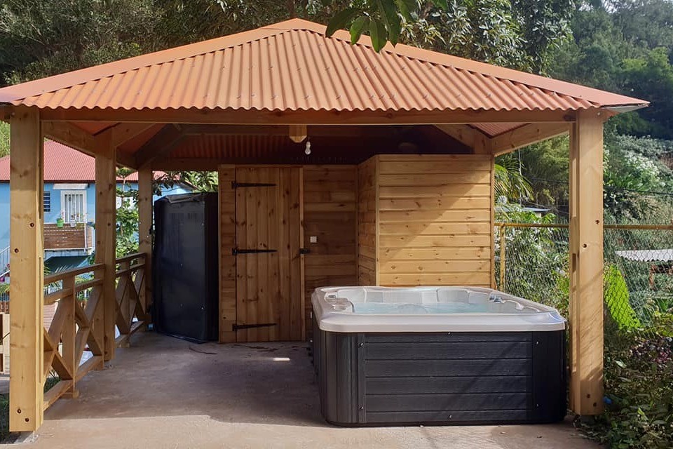 JACUZZI