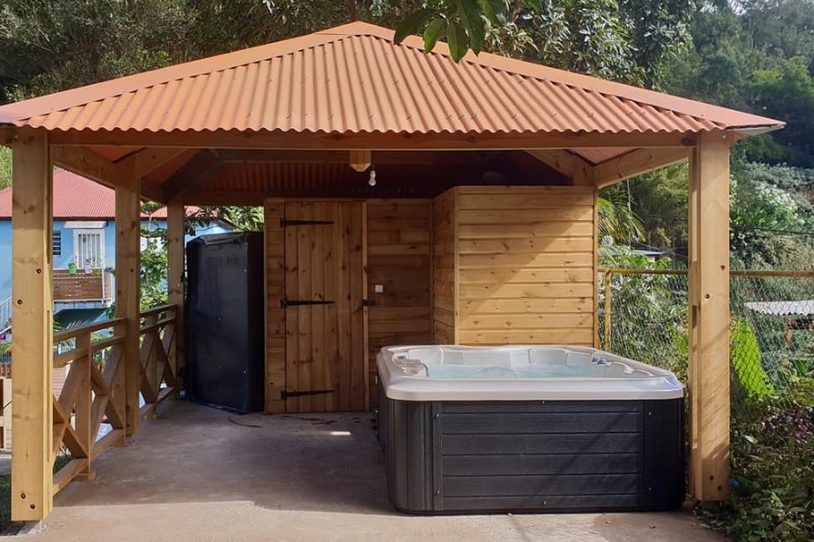 JACUZZI