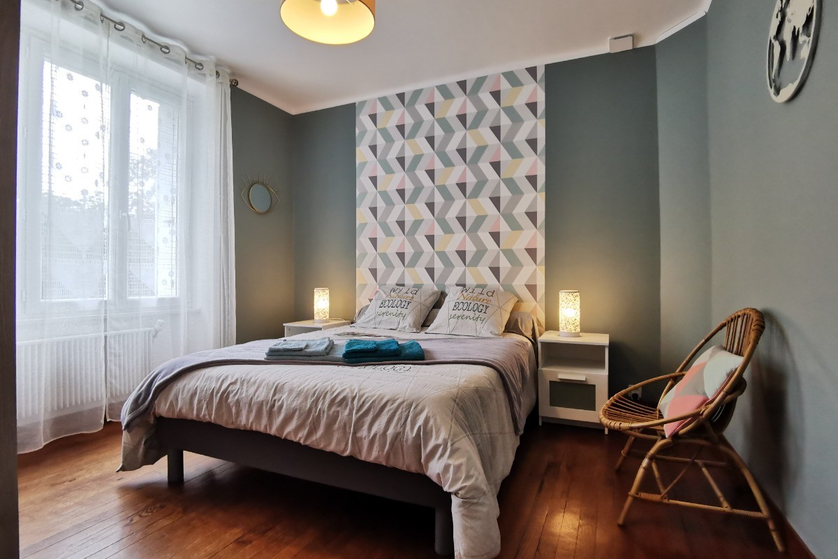 chambre 2 avec lit 140*190cm et placard penderie