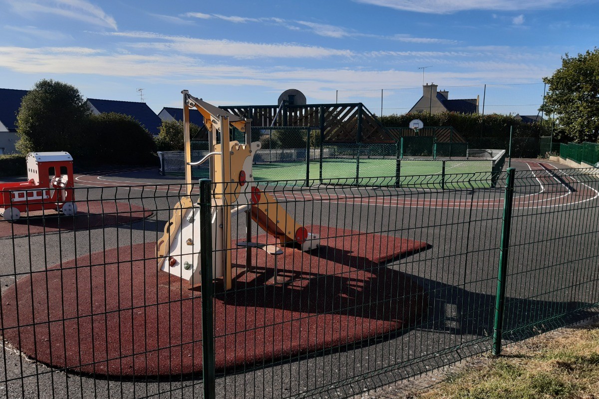 aire de jeu public à moins de 500 m