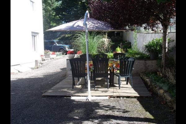 Terrasse, cour, coin repas extérieur  - Lacaune - Tarn -