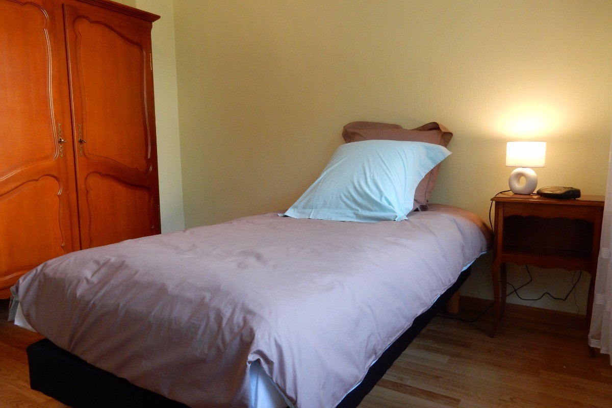 CHAMBRE AVEC 1 LIT 90x190 cm