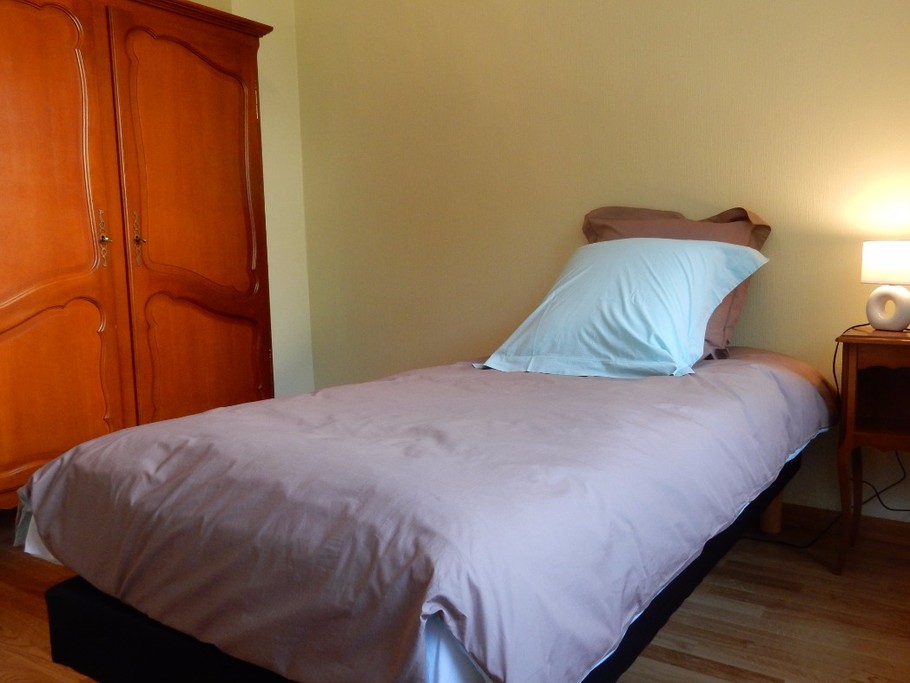 CHAMBRE AVEC 1 LIT 90x190 cm