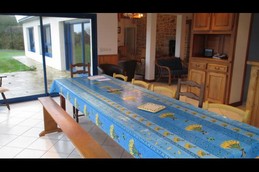 LASBLEIZ Location Plougrescant - espace séjour-salle à manger vue mer