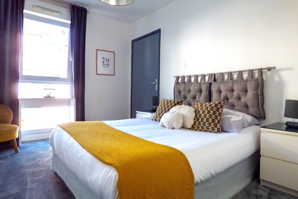 Chambre pour 2 personnes (literie de qualité hôtelière en 160 cm). Linges fournis.