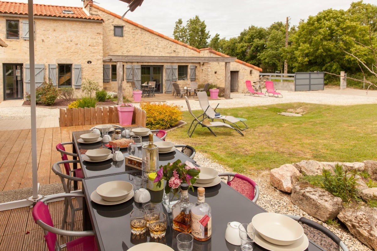 Grande terrasse et mobilier d'extérieur