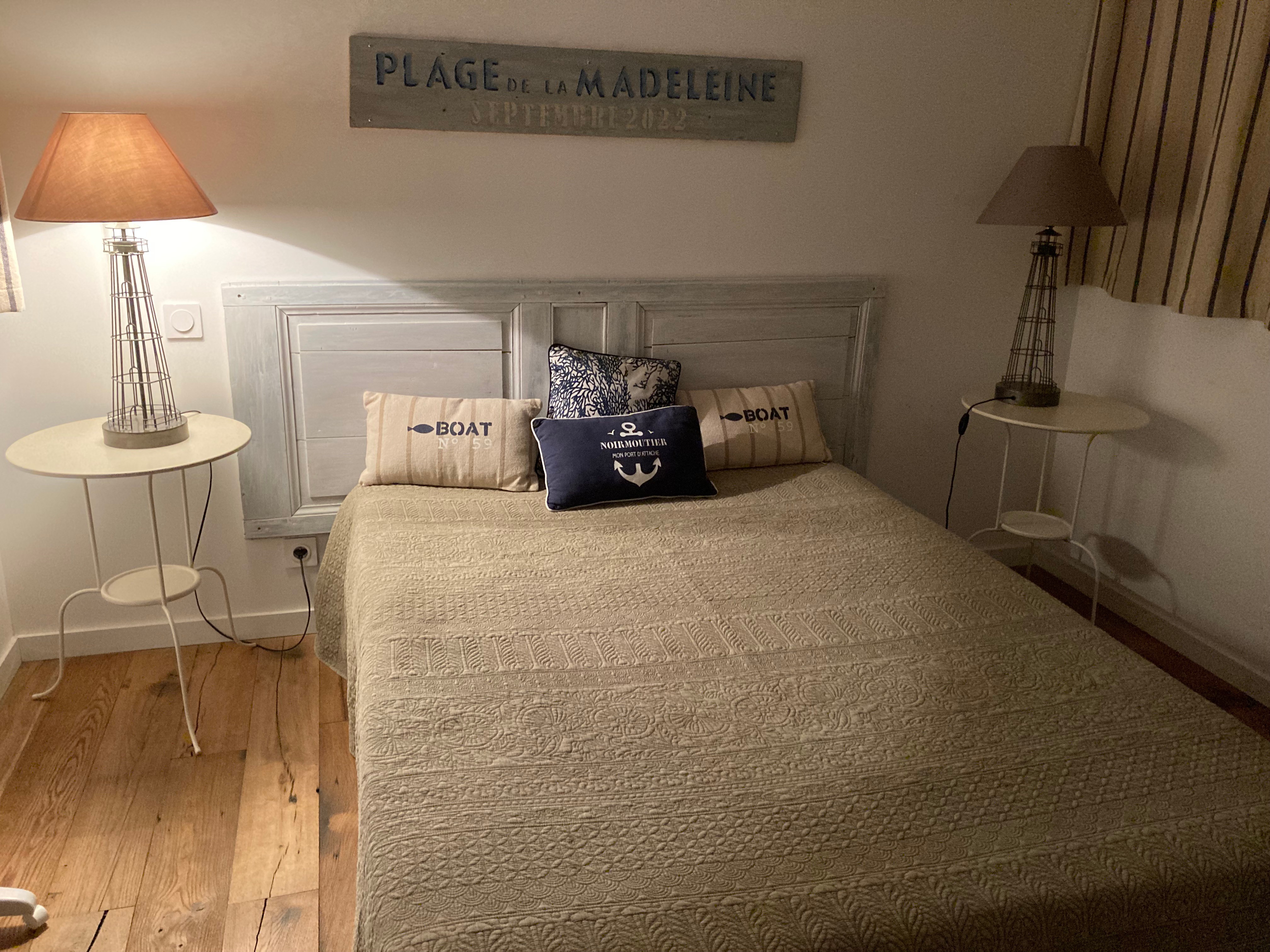 ground floor bedroom with 160 cm bed