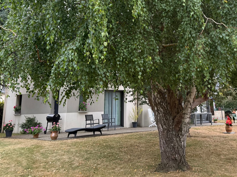 A large, enclosed, shaded garden full of flowers, with a swing, a slide and other children’s play equipment. The property comprises the owner’s house and the holiday cottage, with no neighbours directly opposite. Separate entrance via an electric gate.