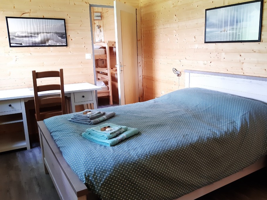 Chambre double traversante.