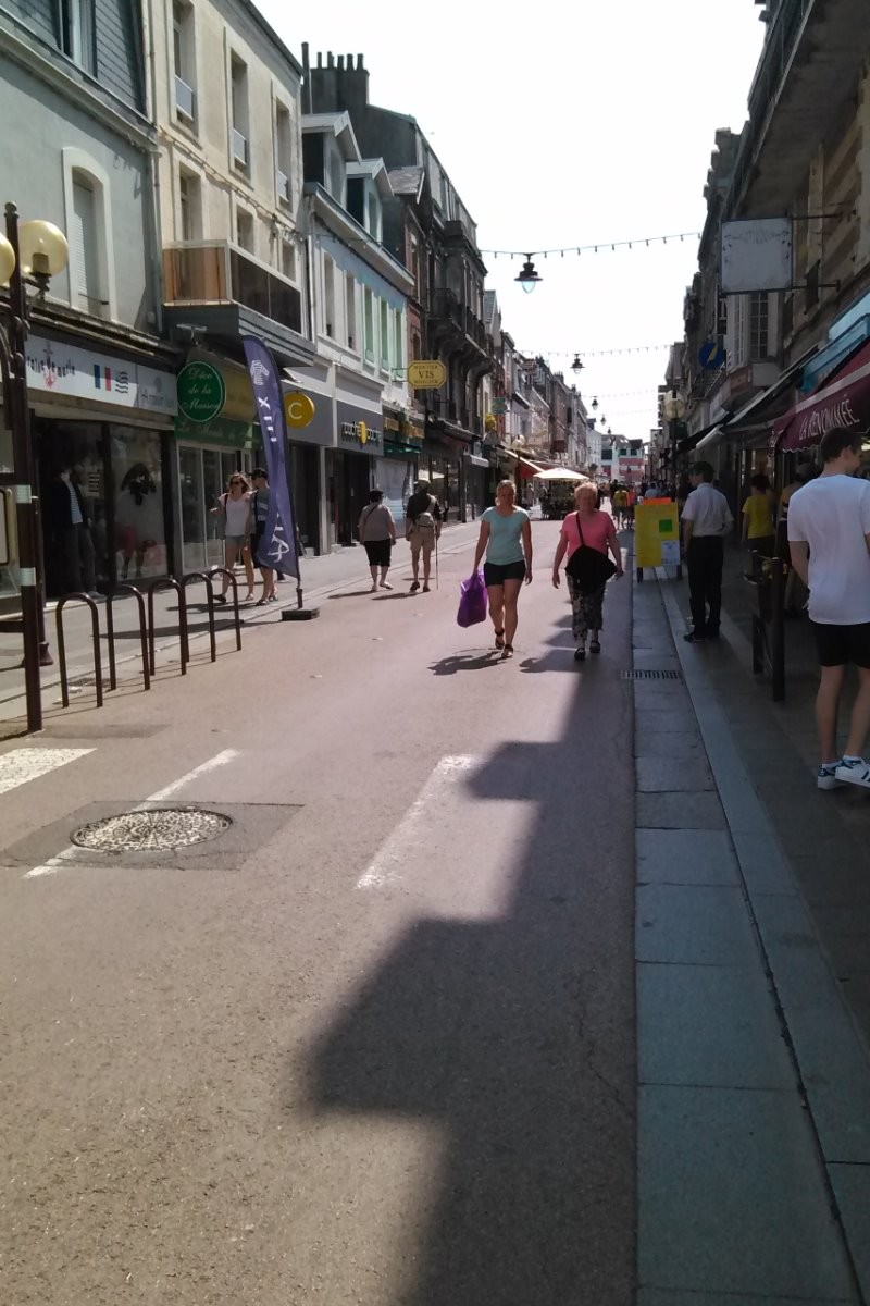 LA RUE CARNOT