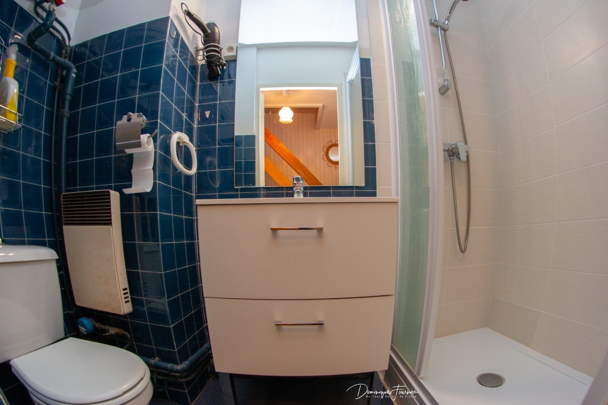 Salle d'eau avec WC