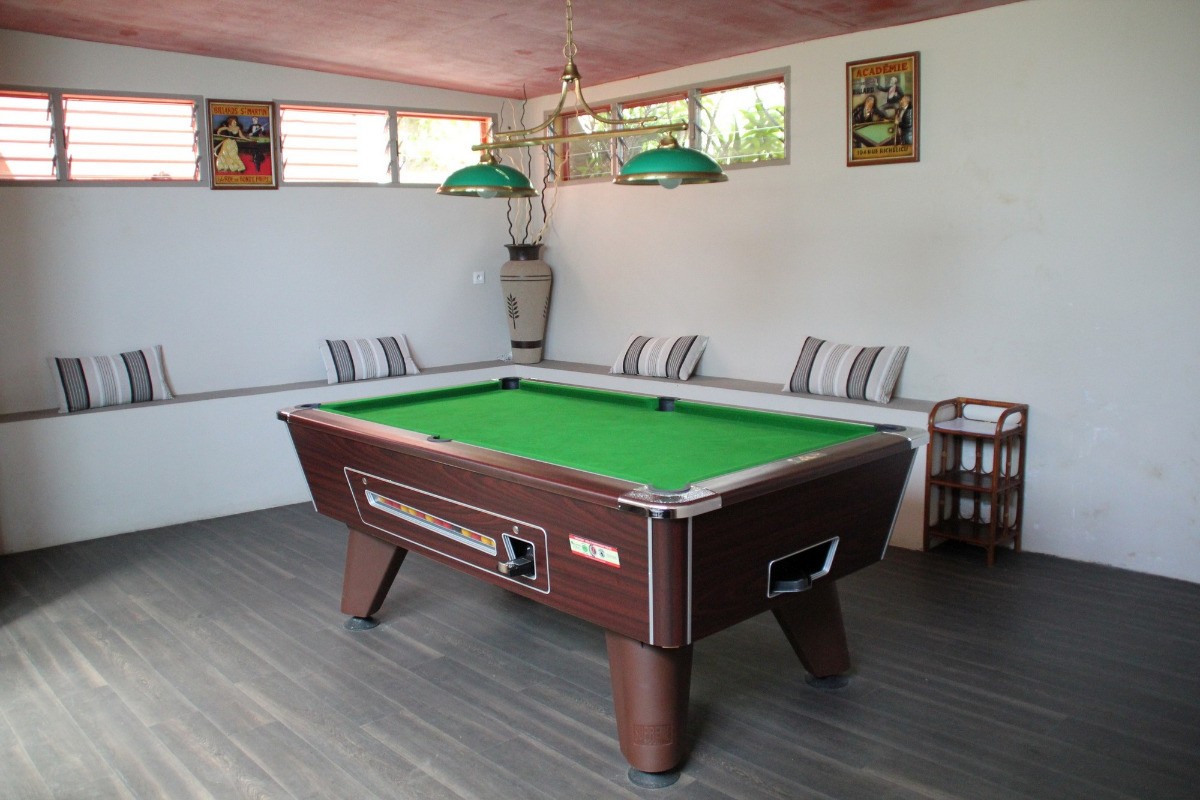 Salle de billard et fléchettes