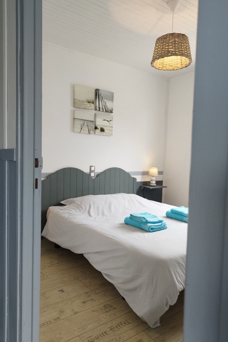 Chambre au rez de chaussée avec lit queen size