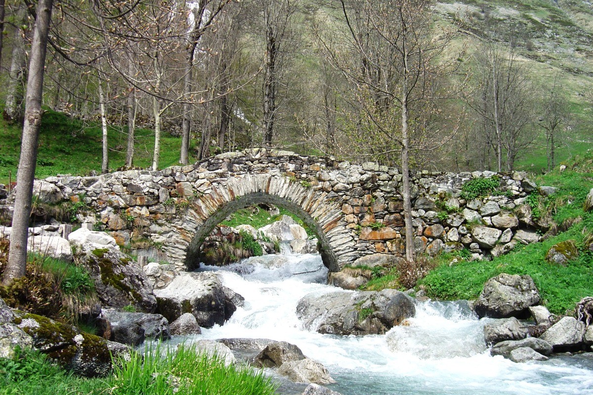 Héas - Pont de pierre
