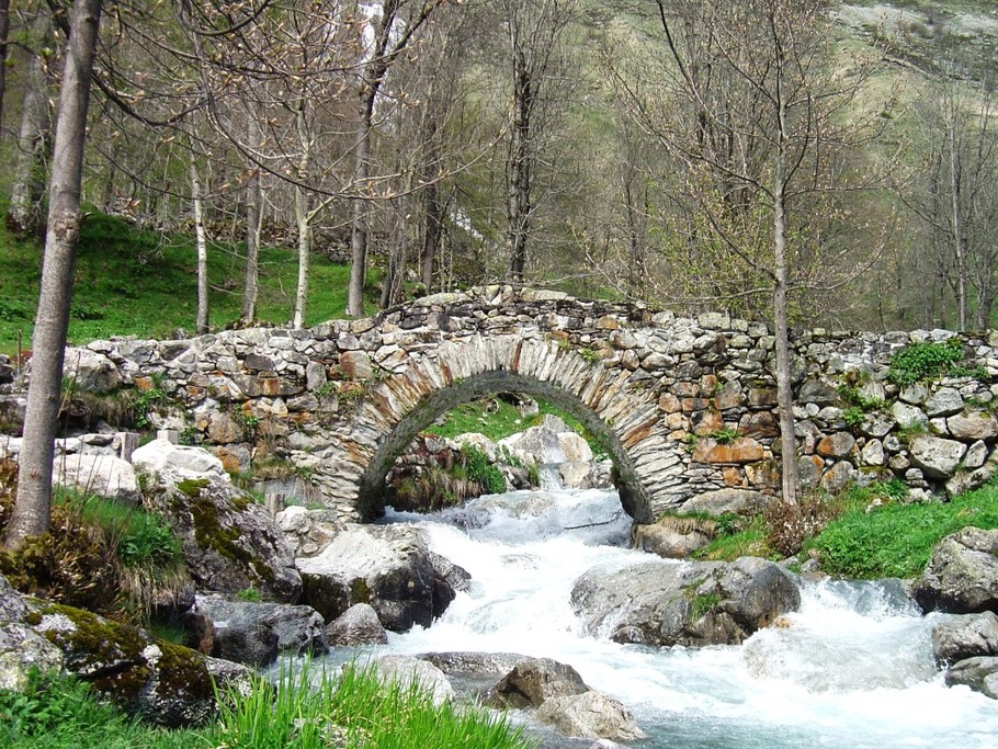 Héas - Pont de pierre