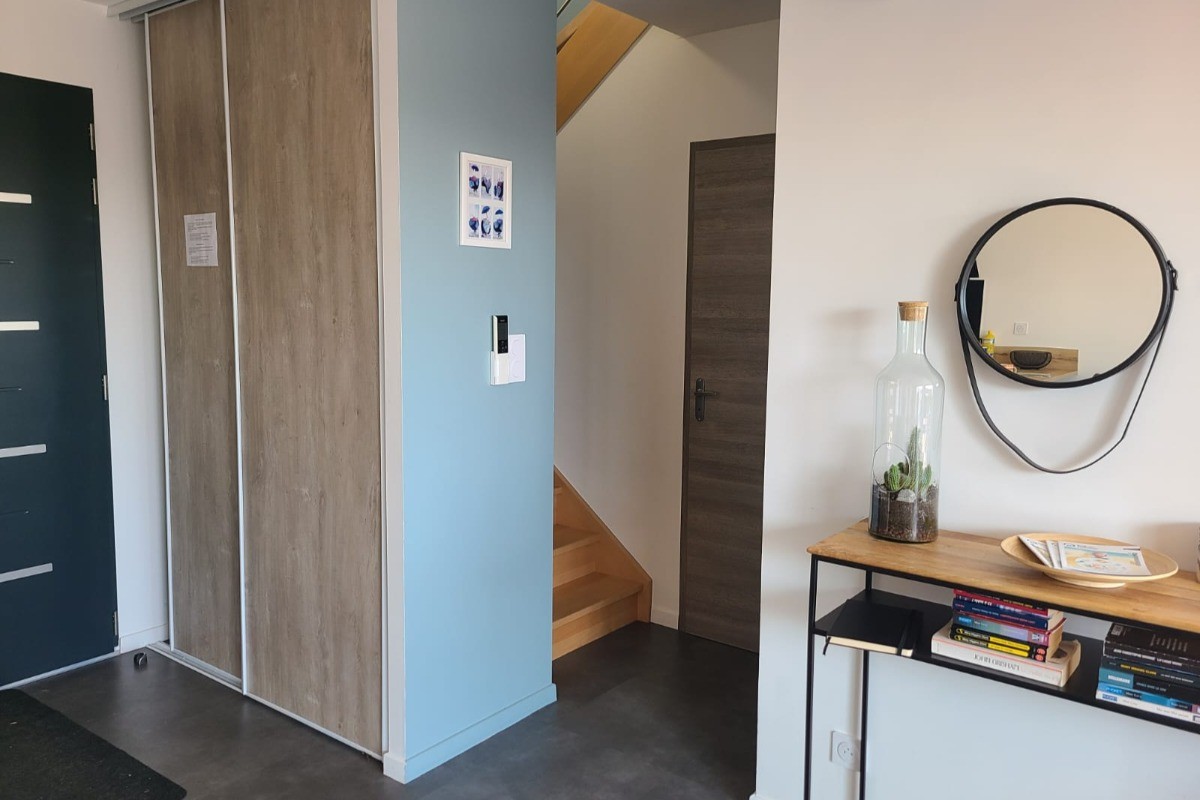 Entrée avec grande penderie