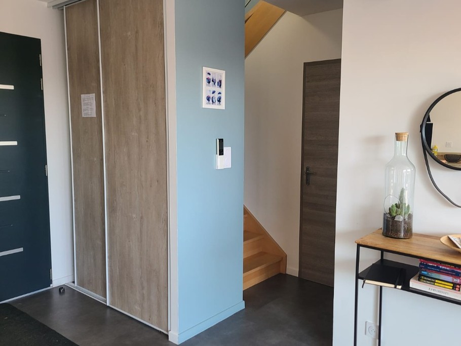 Entrée avec grande penderie