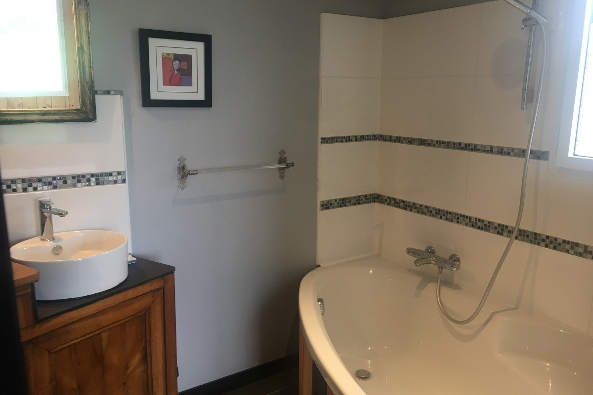 Salle de bains privative (chambre parentale)