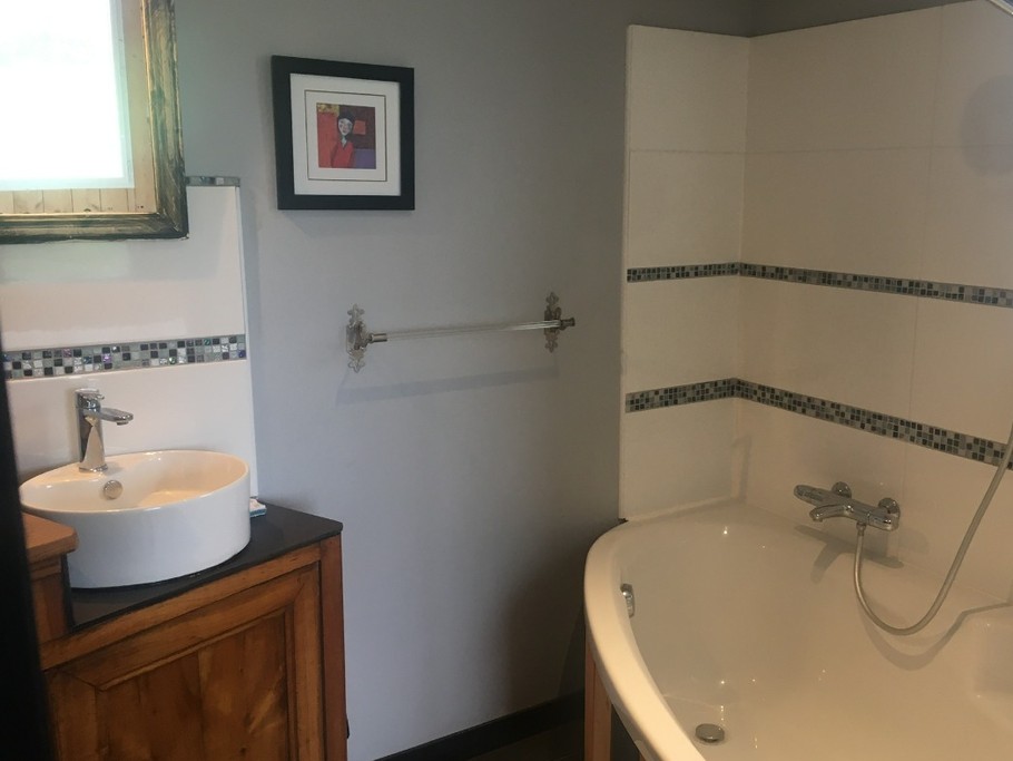 Salle de bains privative (chambre parentale)