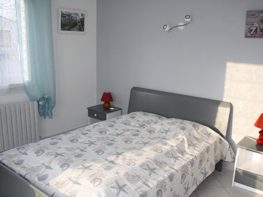 Chambre 1    1 lit de 1 40 x  190