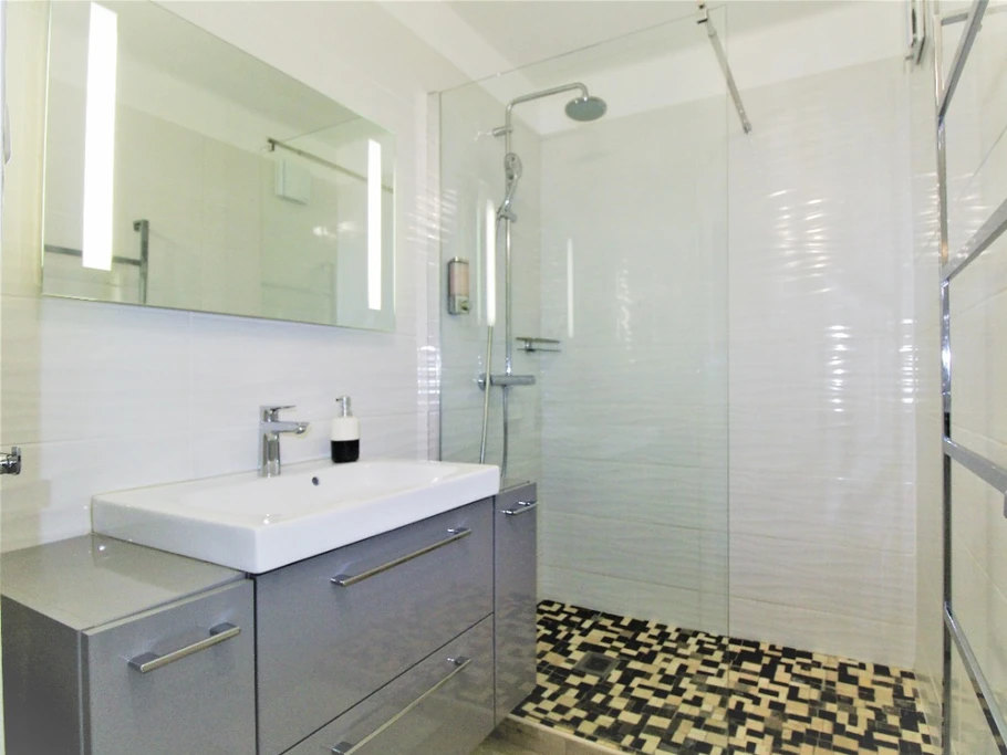 Salle d'eau, équipements Grohe.