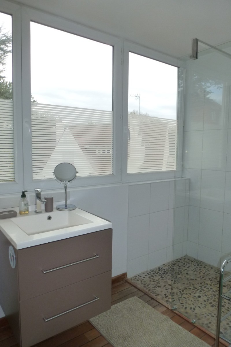 Salle de bain privative à la chambre parentale