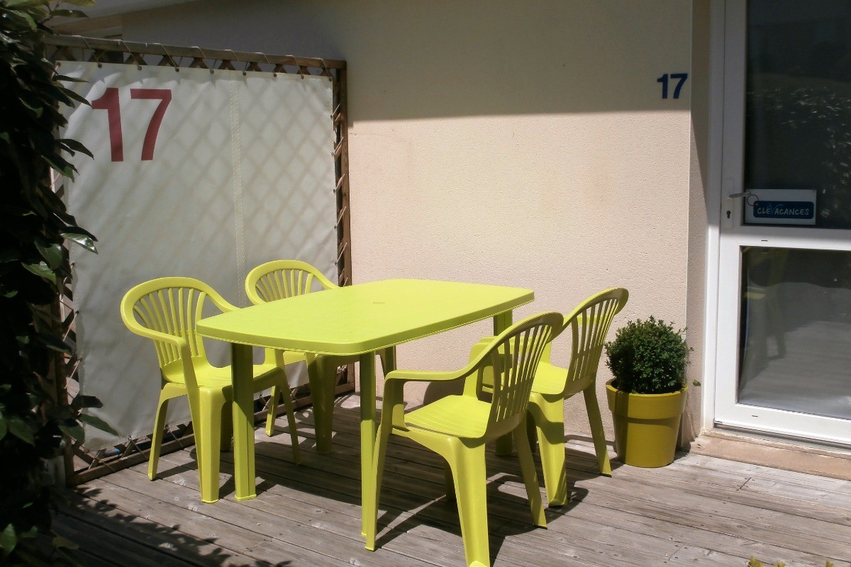 la terrasse ensoleillé côté jardin