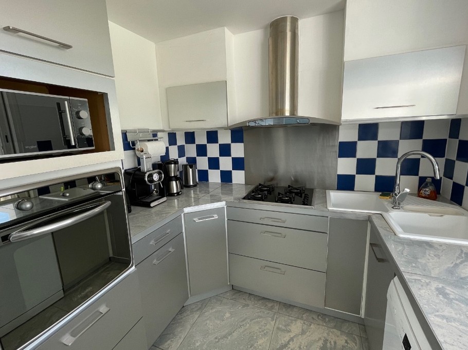 Cuisine équipée – Location saisonnière avec cuisine moderne