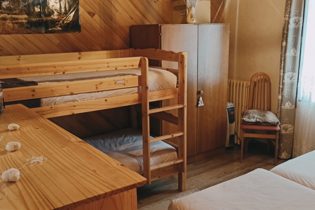 Chambre enfants (2lits jumeaux + 2 lits superposés)