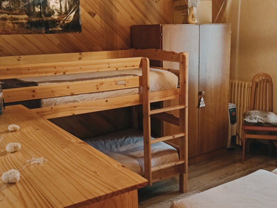Chambre enfants (2lits jumeaux + 2 lits superposés)