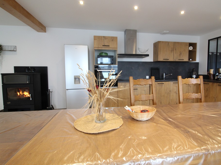 Cuisine ouverte sur le salon séjour - Chez Gigi et Malou Gîte Jonquille