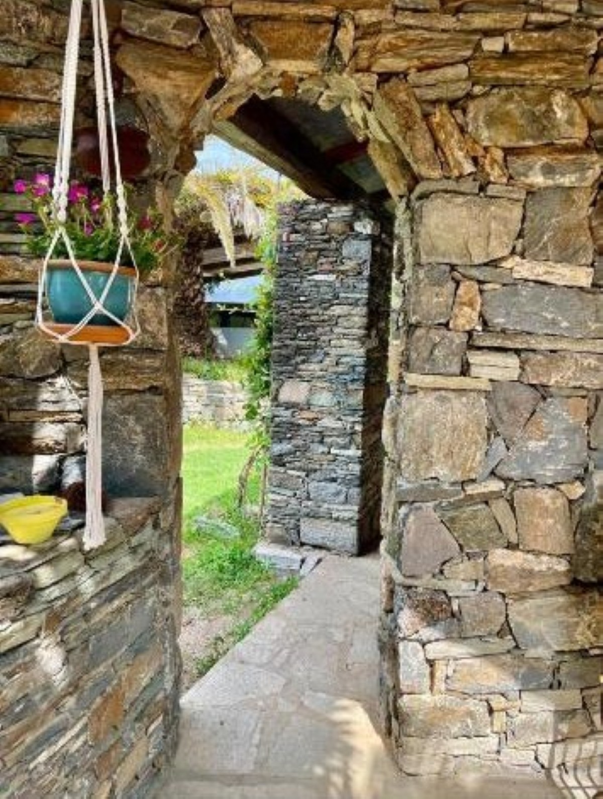 Coin pergola en pierres