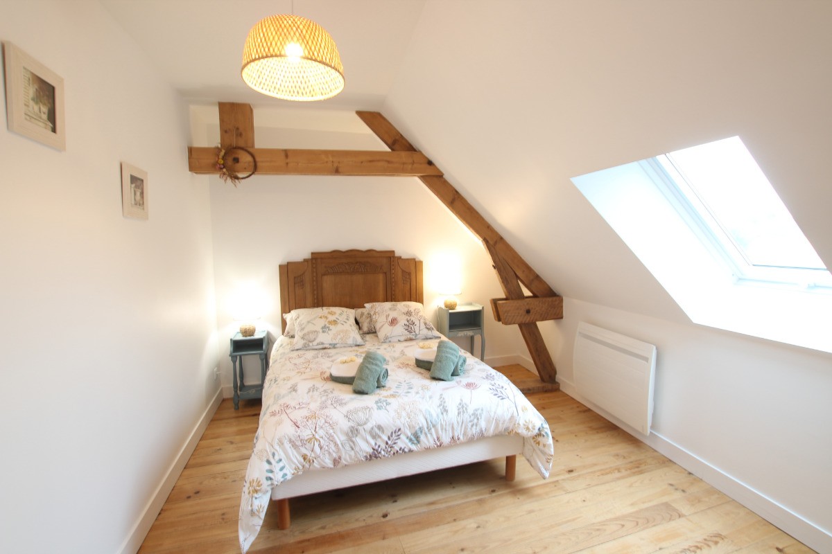 Chambre lit 140 à l'étage