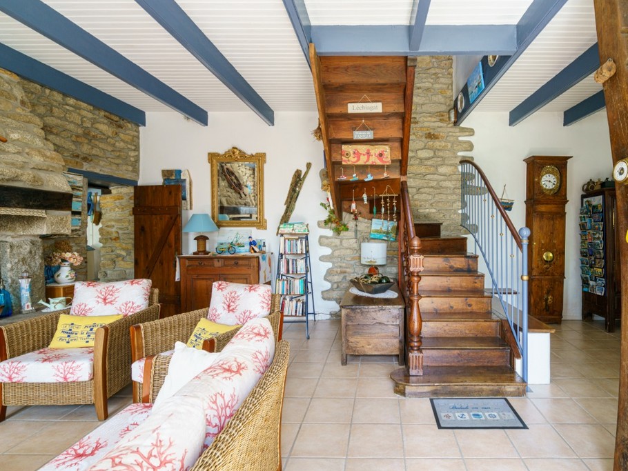 Pièce de vie lumineuse et agréable avec salon, séjour, cuisine