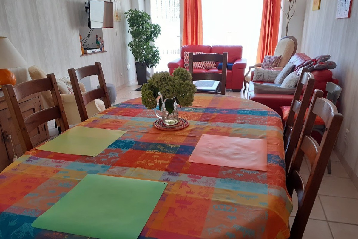 salon salle à manger- Gîte Carnot