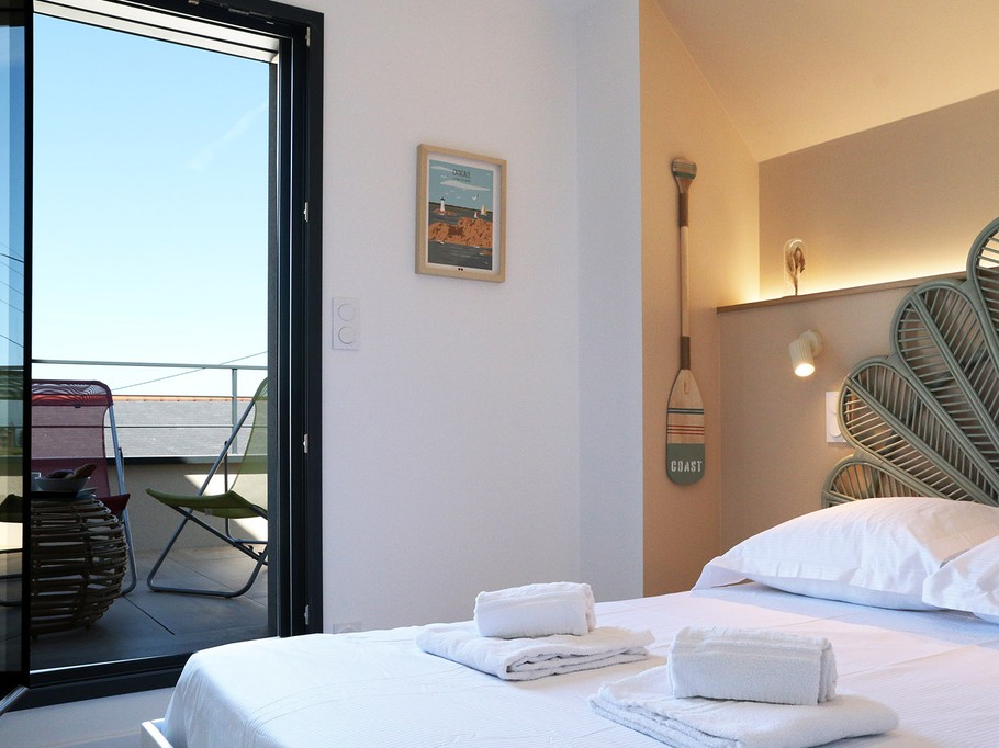 Chambre lit double 140*190 accès balcon vue mer