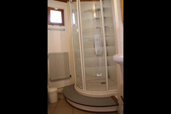 Salle d'eau avec WC