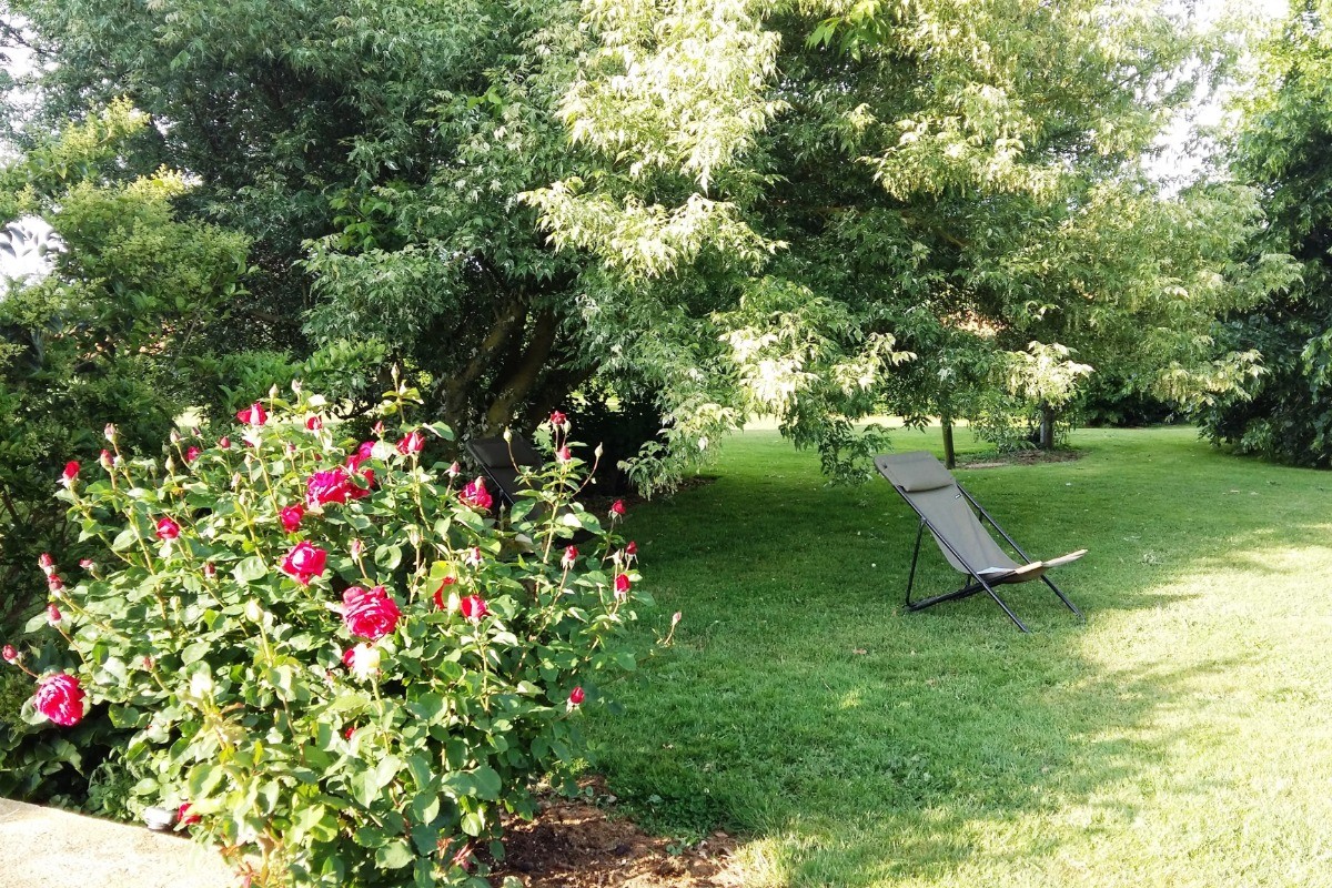 Gite Les Aitres près du Mans, coin pause au jardin