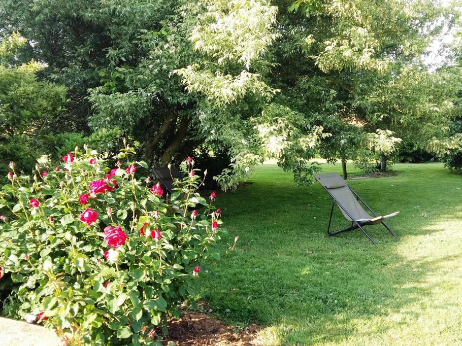 Gite Les Aitres près du Mans, coin pause au jardin