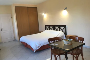 Chambre Cerisier à L'Essartille en Charente à Dirac