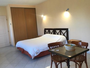 Chambre Cerisier à L'Essartille en Charente à Dirac près d'Angoulême en Charente