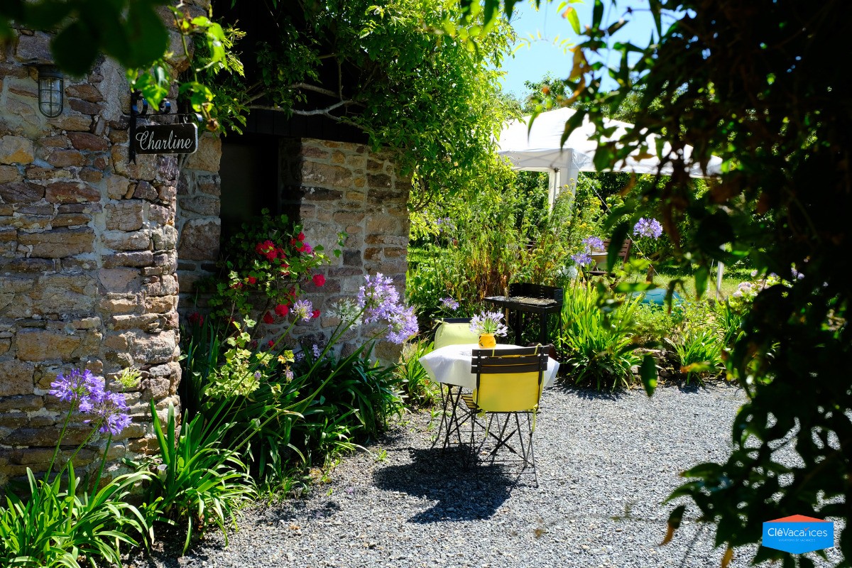 Le barnum et son salon de jardin