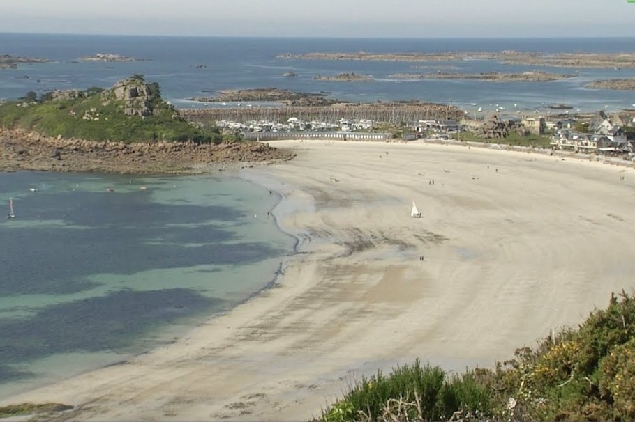 Location, 4/6 personnes à TREBEURDEN à 5 minutes PLAGE - 10 minutes PERROS-GUIREC - COTES D'ARMOR - BRETAGNE - plage Tresmeur Trébeurden