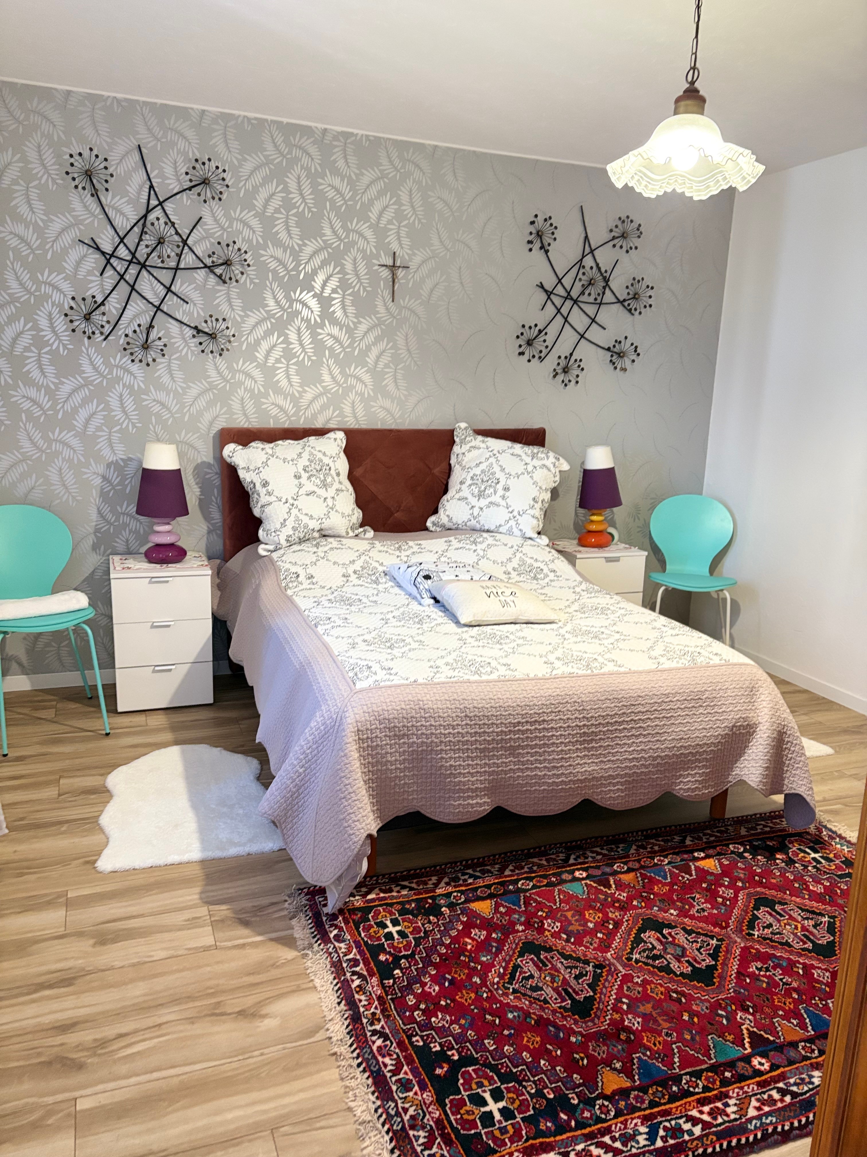 Chambre avec un lit deux places