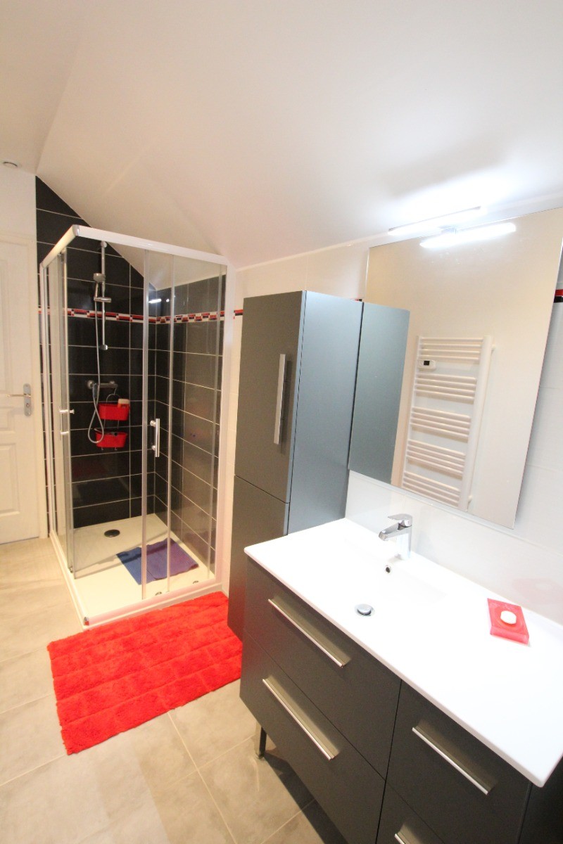 Salle d'eau au rez-de-chaussée