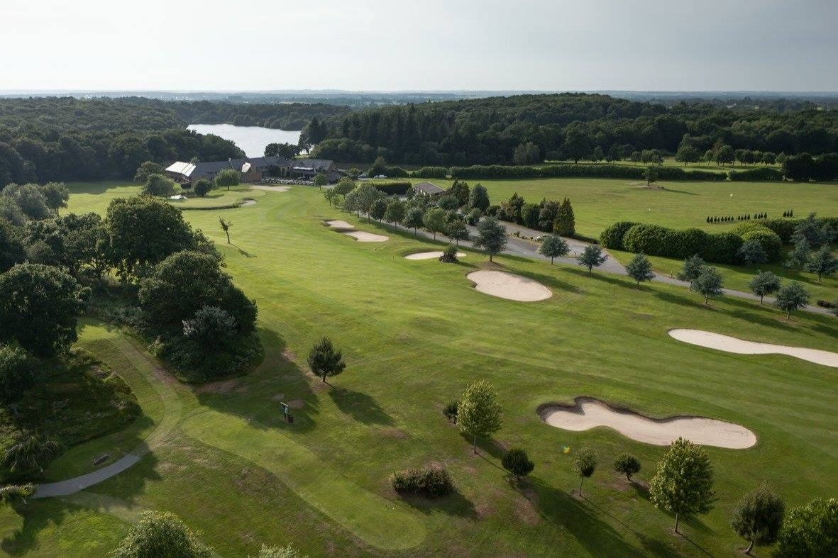 Golf de Saint-Malo 9 et 18 trous. Le Tronchet Accessible à pied depuis la location.